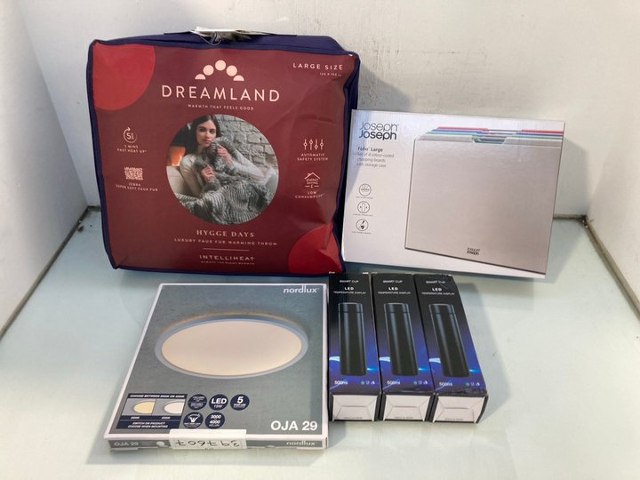 Lot 1259  
            Marchington SR12 - Parcel Delivery Only 

                
6 X ASSORTED ITEMS TO INCLUDE DREAMLAND HYGGE DAYS LUXURY FAUX FUR WARMING THROW:...