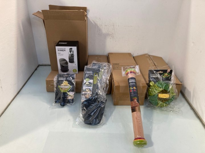 Lot 1267  
            Marchington SR12 - Parcel Delivery Only 

                
QTY OF ASSORTED HOUSEHOLD ITEMS TO INCLUDE 4 X JOSEPH JOSEPH DOCK CUTLERY DRAINER...