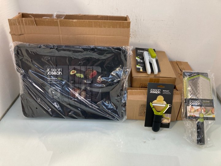 Lot 1268  
            Marchington SR12 - Parcel Delivery Only 

                
QTY OF ASSORTED HOUSEHOLD ITEMS TO INCLUDE JOSEPH JOSEPH MULTI PEEL Y-SHAPED PEEL...