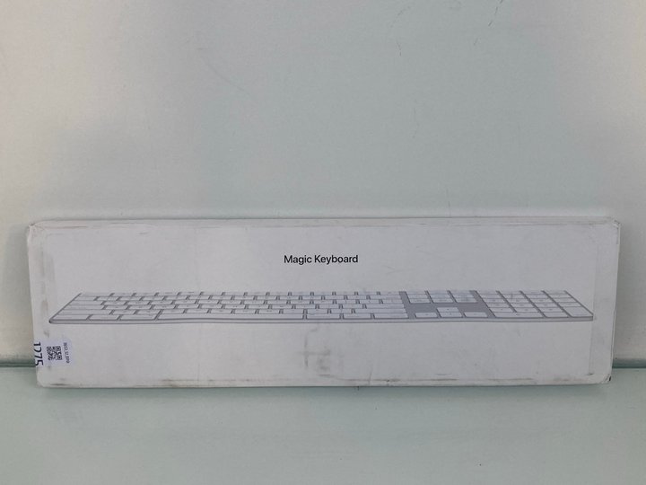 Lot 1275  
            Marchington SR12 - Parcel Delivery Only 

                
APPLE MAGIC KEYBOARD WITH NUMERIC KEYPAD - MODEL MXCJ3B/A - ORIGINAL RRP £129.99:...
