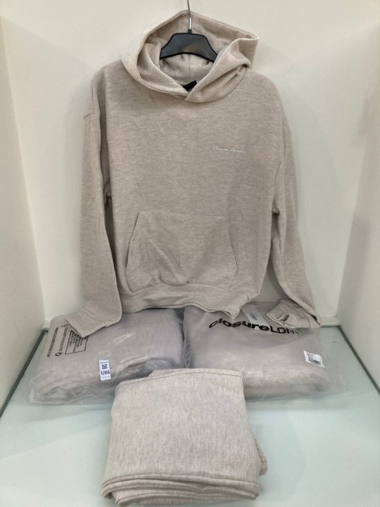 Lot 1286  
            Marchington SR12 - Parcel Delivery Only 

                
3 X CLOSURE LONDON SOFT KNIT TRACKSUITS IN OATMEAL - UK 6/8: LOCATION - E2
