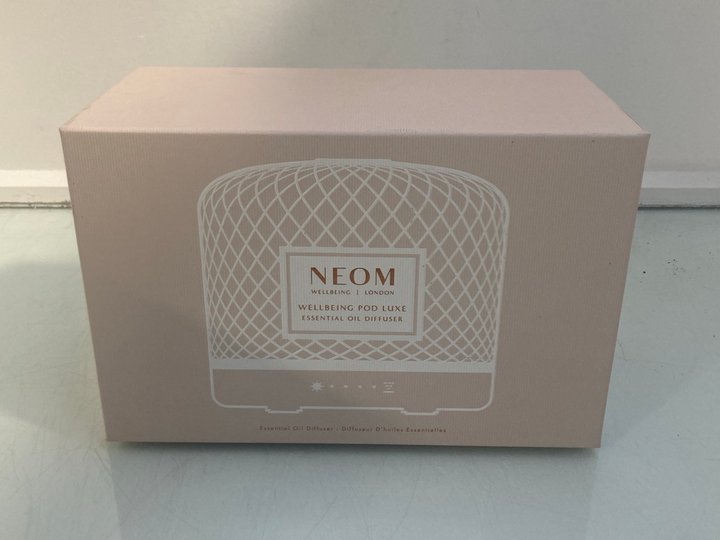 Lot 1299  
            Marchington SR12 - Parcel Delivery Only 

                
NEOM WELLBEING POD LUXE ESSENTIAL OIL DIFFUSER: LOCATION - E1