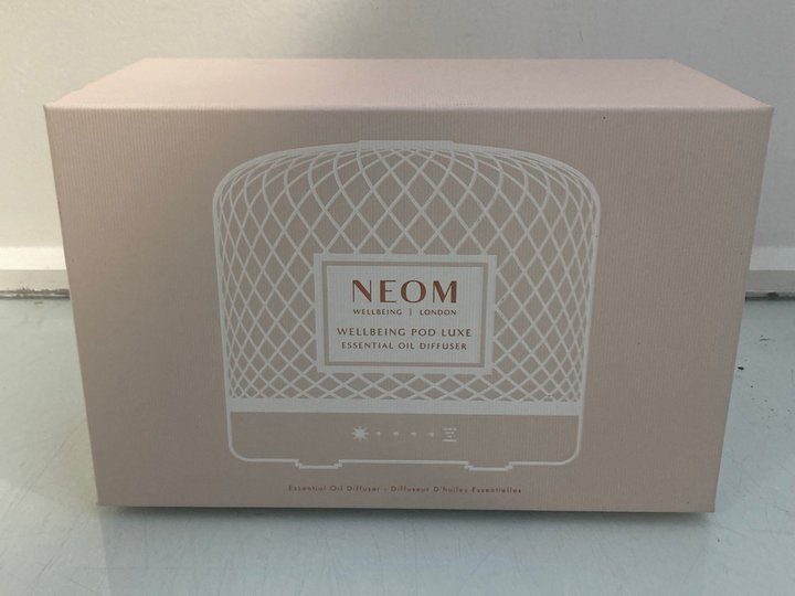 Lot 1300  
            Marchington SR12 - Parcel Delivery Only 

                
NEOM WELLBEING POD LUXE ESSENTIAL OIL DIFFUSER: LOCATION - E1