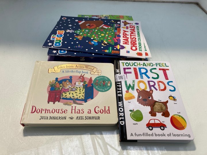Lot 1320  
            Marchington SR12 - Parcel Delivery Only 

                
QTY OF ASSORTED CHILDRENS BOOKS TO INCLUDE STICKMAN BY JULIA DONALDSON: LOCATION ...