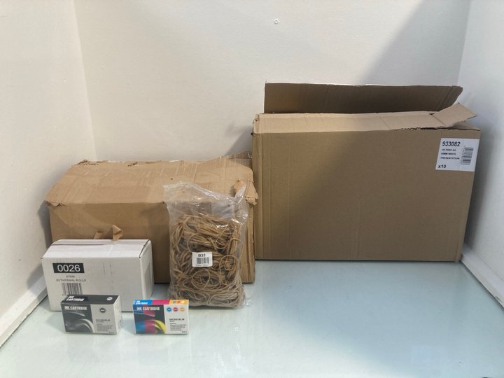 Lot 1327  
            Marchington SR12 - Parcel Delivery Only 

                
QTY OF ASSORTED ITEMS TO INCLUDE A4 RING BINDERS IN WHITE: LOCATION - E0