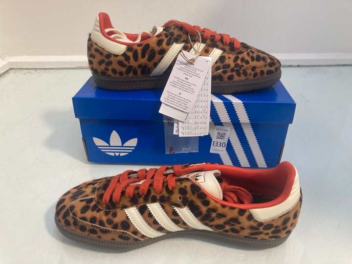 Lot 1330  
            Marchington SR12 - Parcel Delivery Only 

                
ADIDAS SAMBA OG LEOPARD PRINT TRAINERS - UK 6: LOCATION - E0