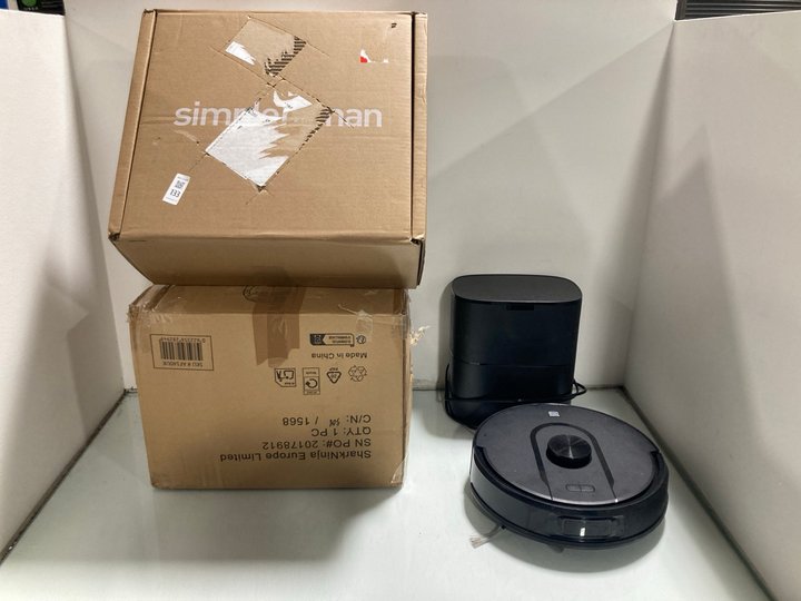 Lot 133  
            Marchington SR12 - Parcel Delivery Only 

                
QTY OF ASSORTED ITEMS TO INCLUDE RUSSELL HOBBS ATLAS 2 PET CYLINDER VACUUM: LOCAT...