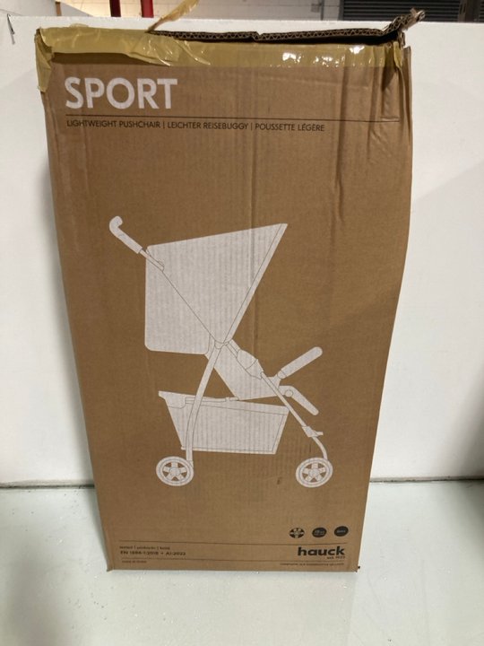 Lot 136  
            Marchington SR12 - Parcel Delivery Only 

                
HAUCK SPORT SUPER LIGHTWEIGHT PUSHCHAIR IN OLIVE 0M+: LOCATION - J6