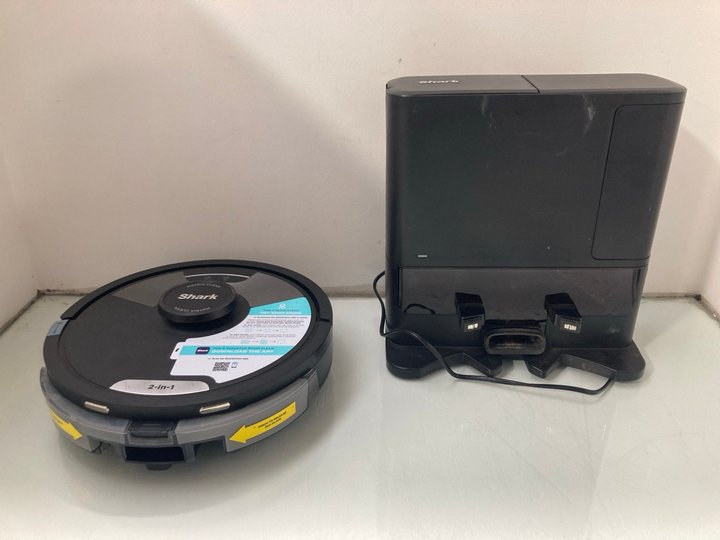 Lot 151  
            Marchington SR12 - Parcel Delivery Only 

                
SHARK POWER DETECT NEVER TOUCH 2 -IN 1 ORIGINAL RRP £699.99: LOCATION - J7