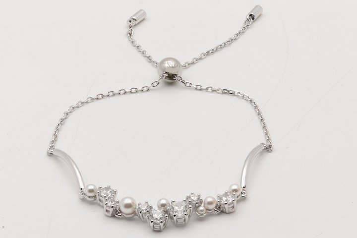 Lot 19  
            Marchington SR12 - Parcel Delivery Only 

                
SWAROVSKI CONSTELLA BANGLE, CRYSTAL PEARL, ROUND CUTS, WHITE RHODIUM PLATED - ORI...