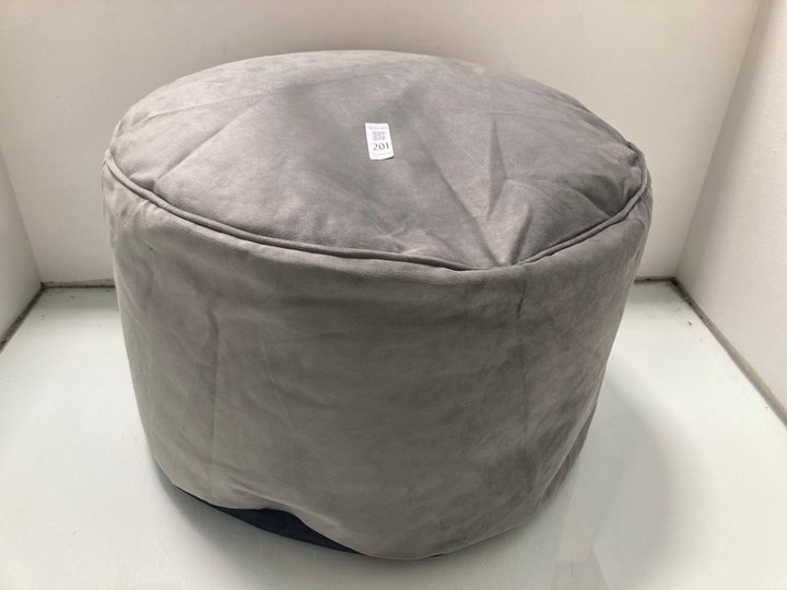 Lot 201  
            Marchington SR12 - Parcel Delivery Only 

                
GREY FOOTSTOOL: LOCATION - J11