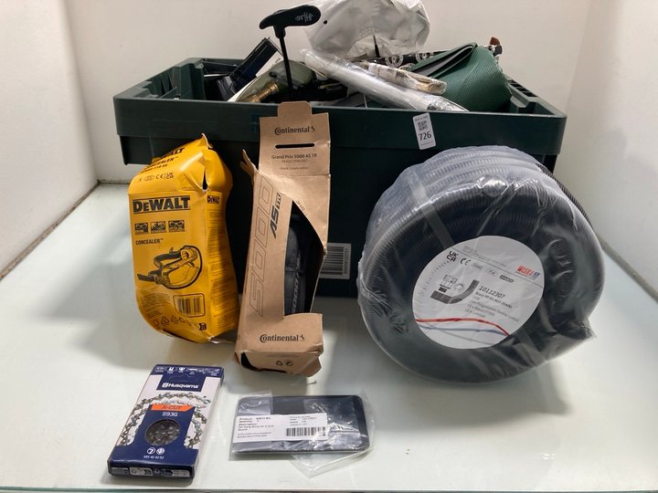 Lot 229  
            Marchington SR12 - Parcel Delivery Only 

                
QTY OF ASSORTED WORK ITEMS TO INCLUDE DEWALT SAFETY GOGGLES: LOCATION - J14