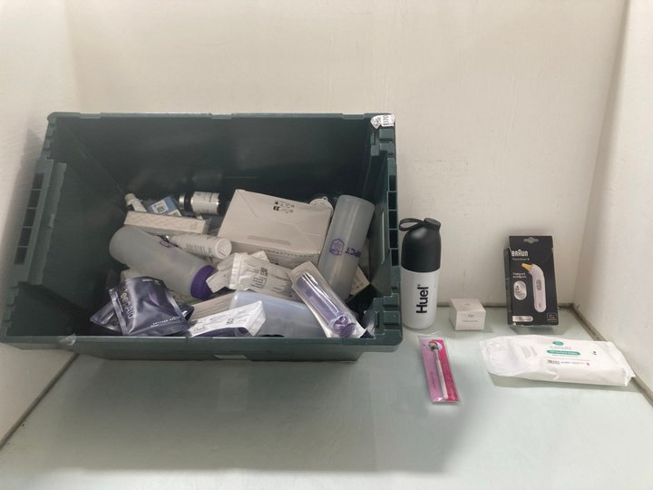 Lot 251  
            Marchington SR12 - Parcel Delivery Only 

                
QTY OF ASSORTED HEALTH AND BEAUTY ITEMS TO INCLUDE HUEL 1L SPORTS DRINKING BOTTLE...