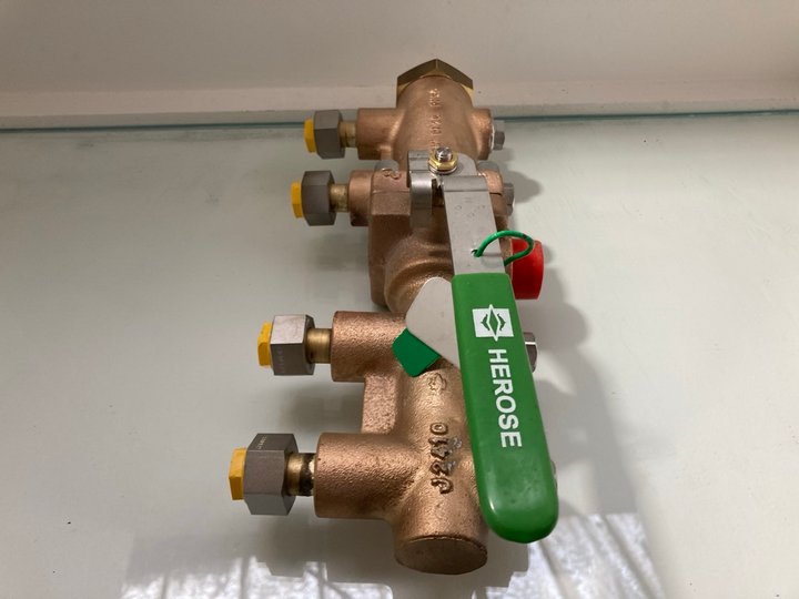 Lot 260  
            Marchington SR12 - Parcel Delivery Only 

                
WHATTS T063231 DOUBLE CHECK WATER VALVE: LOCATION - J16