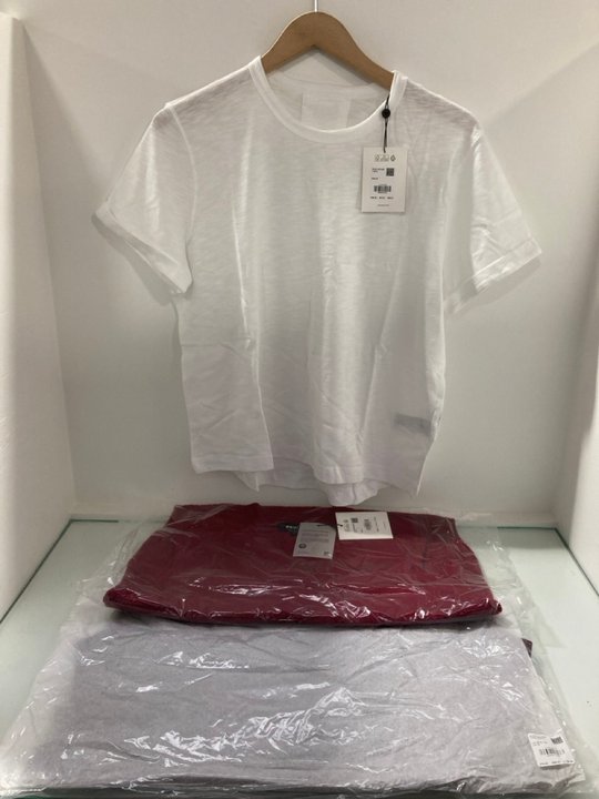 Lot 262  
            Marchington SR12 - Parcel Delivery Only 

                
QTY OF ASSORTED WOMEN'S CLOTHING TO INCLUDE WHISTLES WOOL SLEEVELESS TANK UK SIZE...