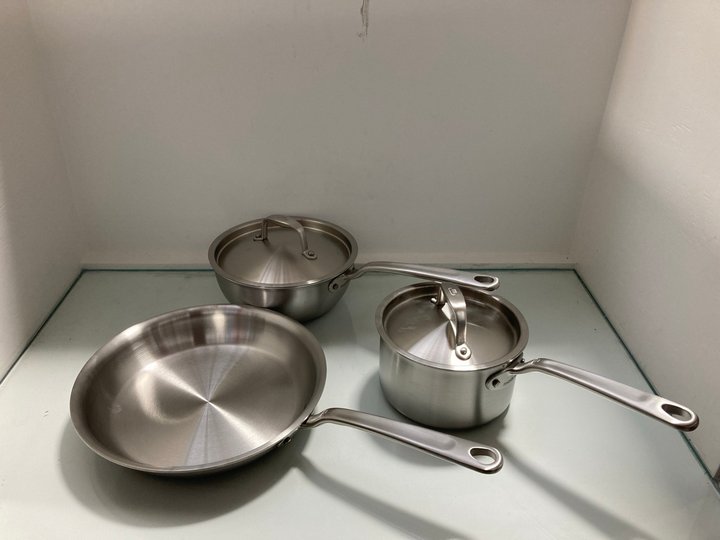 Lot 274  
            Marchington SR12 - Parcel Delivery Only 

                
QTY OF ASSORTED KITCHEN ITEMS TO INCLUDE MAIDEN COOKWARE POTS AND PANS SET: LOCAT...