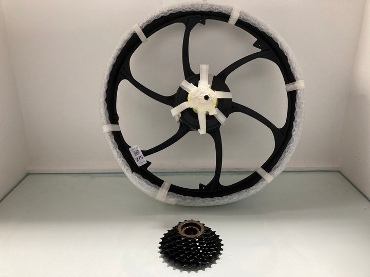 Lot 275  
            Marchington SR12 - Parcel Delivery Only 

                
CYCLING BIKE TIRE RIM TO INCLUDE CYCLING BIKE GEARS: LOCATION - J15