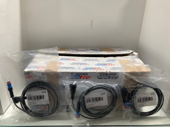 Lot 286  
            Marchington SR12 - Parcel Delivery Only 

                
QTY OF SAF HOLLAND AUX CABLE ASSY: LOCATION - J15