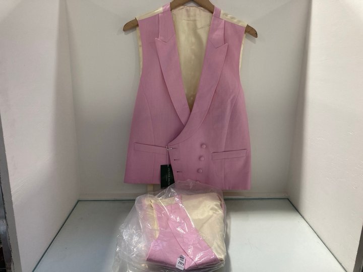 Lot 289  
            Marchington SR12 - Parcel Delivery Only 

                
2 X OLIVER BROWN LONDON DOUBLE BREASTED LINEN WAISTCOAT IN PINK - UK SIZES: 42L &...