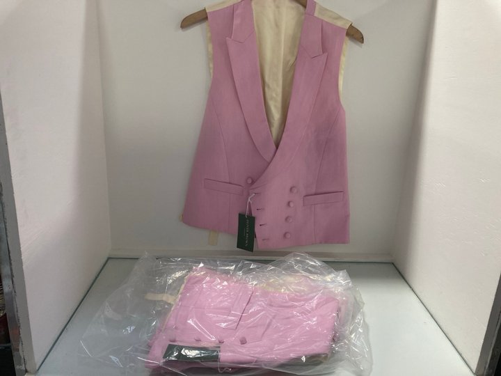 Lot 291  
            Marchington SR12 - Parcel Delivery Only 

                
2 X OLIVER BROWN LONDON DOUBLE BREASTED LINEN WAISTCOAT IN PINK - UK SIZES: 38L &...