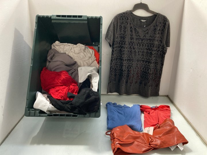 Lot 302  
            Marchington SR12 - Parcel Delivery Only 

                
QTY OF ASSORTED WOMENS CLOTHES TO INCLUDE THE FITTED TEE T-SHIRT IN LIGHT BLUE - ...