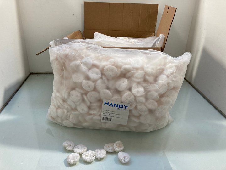 Lot 316  
            Marchington SR12 - Parcel Delivery Only 

                
HANDY LIMITED FR ROSETTE WHITE/PINK WASHERS: LOCATION - J19