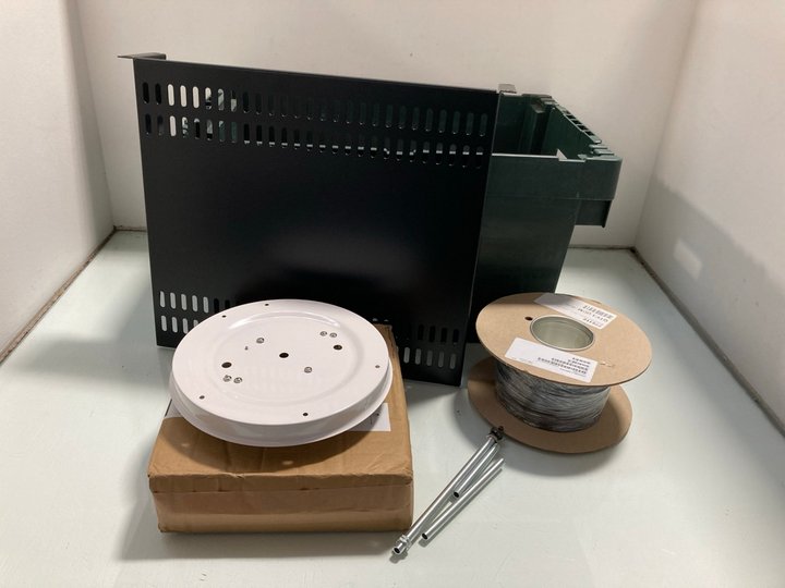 Lot 334  
            Marchington SR12 - Parcel Delivery Only 

                
QTY OF ASSORTED ELECTRICAL ITEMS TO INCLUDE BRAIDED SLEEVE 28-47MM BLACK-25 METER...