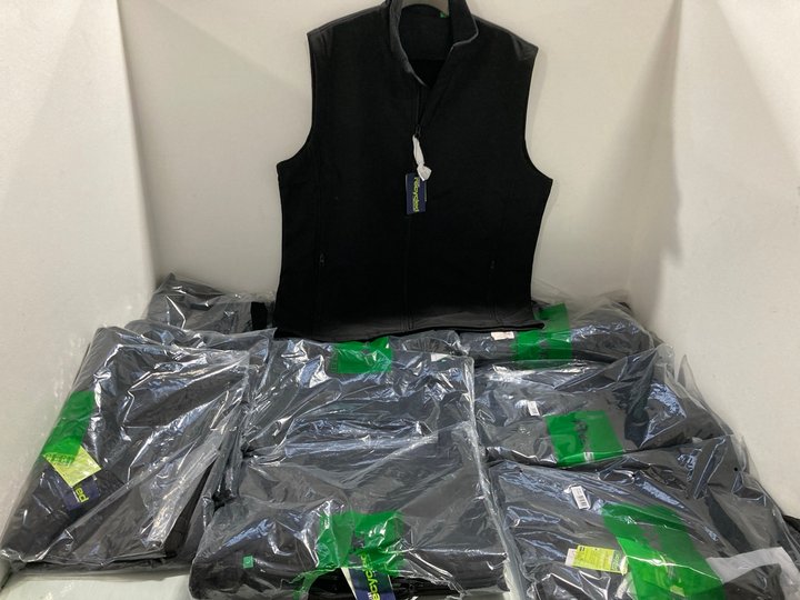Lot 343  
            Marchington SR12 - Parcel Delivery Only 

                
QTY OF RESULT BLACK FLEECE LINED JACKET SIZE - LARGE: LOCATION - J21