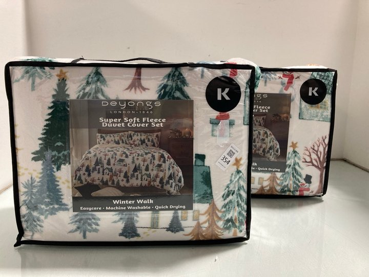 Lot 354  
            Marchington SR12 - Parcel Delivery Only 

                
2X DEYONGS SUPER SOFT FLEECE DUVET COVER - WINTER WALK IN SIZE- KING: LOCATION - J22