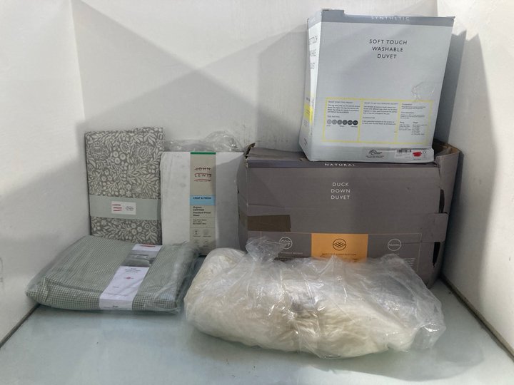 Lot 373  
            Marchington SR12 - Parcel Delivery Only 

                
QTY OF ASSORTED HOUSEHOLD ITEMS TO INCLUDE JOHN LEWIS & PARTNERS WIPE CLEAN PVC T...