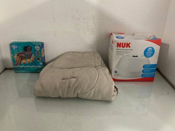 Lot 375  
            Marchington SR12 - Parcel Delivery Only 

                
QTY OF ASSORTED CHILDRENS ITEMS TO INCLUDE NUK MICRO EXPRESS PLUS MICROWAVE STERI...