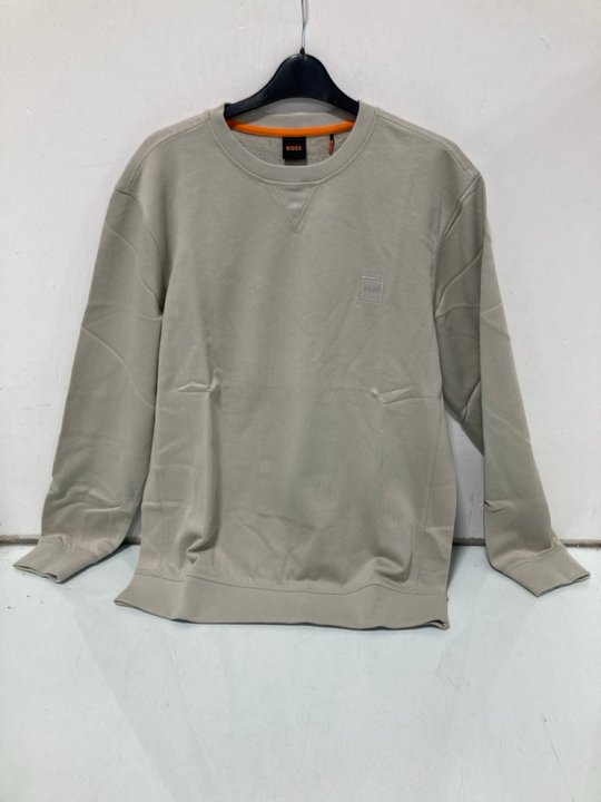 Lot 388  
            Marchington SR12 - Parcel Delivery Only 

                
HUGO BOSS WESTSTART SWEATSHIRT IN CREAM - UK SIZE: LARGE: LOCATION - I15