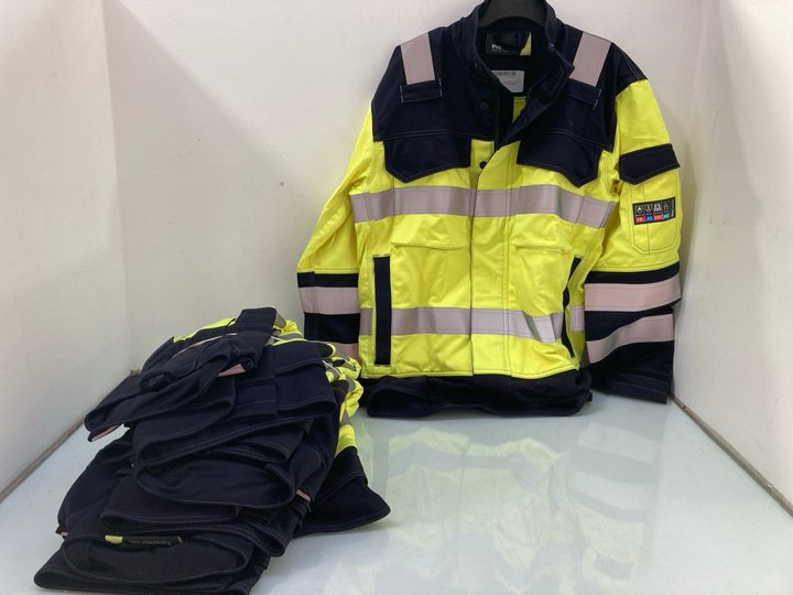 Lot 390  
            Marchington SR12 - Parcel Delivery Only 

                
QTY OF PROGARM WORKWEAR JACKETS IN HI-VIS YELLOW/NAVY - SIZE: MEDIUM: LOCATION - I15