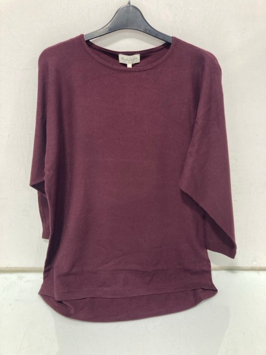 Lot 392  
            Marchington SR12 - Parcel Delivery Only 

                
PHASE EIGHT LONG LINE CRISTINE BURGUNDY DRESS - UK SIZE: MEDIUM: LOCATION - I15