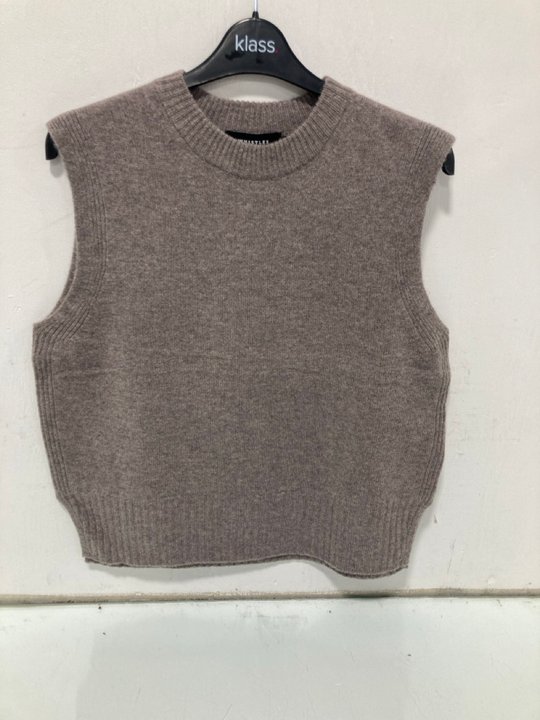 Lot 393  
            Marchington SR12 - Parcel Delivery Only 

                
WHISTLES WOOL SLEEVELESS TANK IN BEIGE - SIZE: SMALL: LOCATION - I15