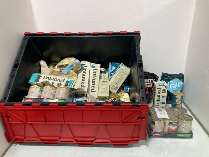 Lot 420  
            Marchington SR12 - Parcel Delivery Only 

                
QTY OF ASSORTED PET FOOD ITEMS TO INCLUDE ROCCO IT'S MEAT TIME SENIOR EASY TO DIG...