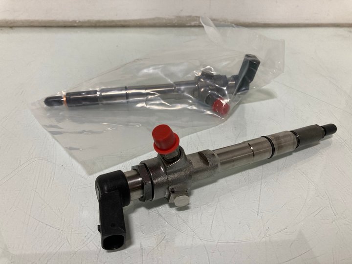 Lot 424  
            Marchington SR12 - Parcel Delivery Only 

                
2 X DIESEL FUEL INJECTORS: LOCATION - I13
