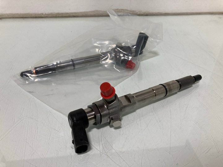 Lot 425  
            Marchington SR12 - Parcel Delivery Only 

                
2 X DIESEL FUEL INJECTORS: LOCATION - I13