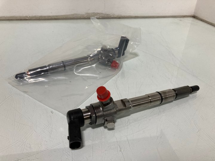 Lot 426  
            Marchington SR12 - Parcel Delivery Only 

                
2 X DIESEL FUEL INJECTORS: LOCATION - I13