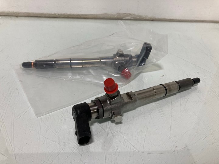 Lot 427  
            Marchington SR12 - Parcel Delivery Only 

                
2 X DIESEL FUEL INJECTORS: LOCATION - I13