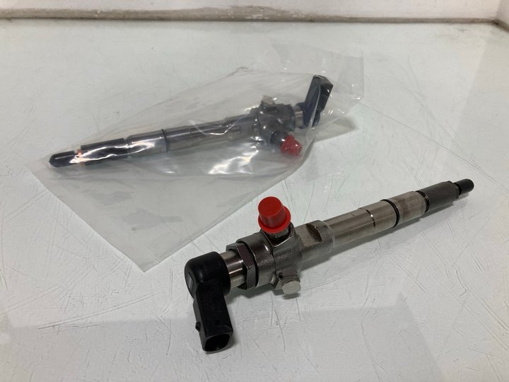 Lot 428  
            Marchington SR12 - Parcel Delivery Only 

                
2 X DIESEL FUEL INJECTORS: LOCATION - I13