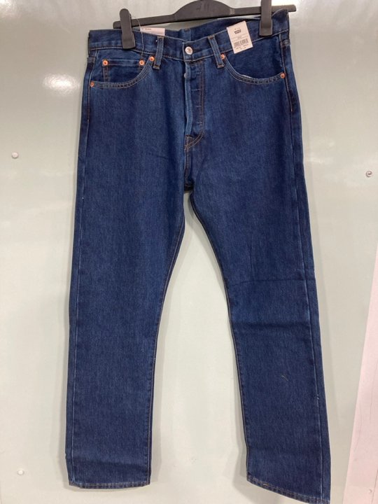 Lot 440  
            Marchington SR12 - Parcel Delivery Only 

                
LEVI'S 501 ORIGINAL JEANS - SIZE: W32 L32: LOCATION - I13