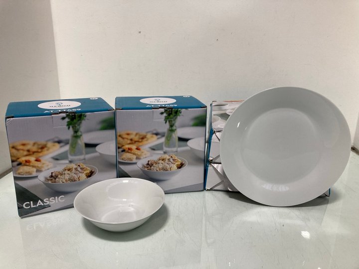 Lot 443  
            Marchington SR12 - Parcel Delivery Only 

                
QTY OF ARGON DINNERWARE TO INCLUDE WHITE CEREAL BOWLS AND WHITE DINNER PLATES: LO...