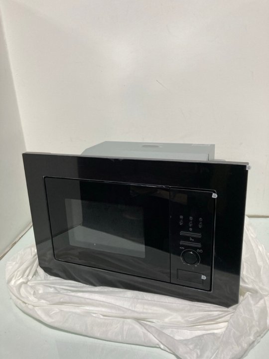 Lot 472  
            Marchington SR12 - Parcel Delivery Only 

                
IKEA MICROWAVE OVEN - MODEL: AM820A8Y-S0FF40: LOCATION - I12