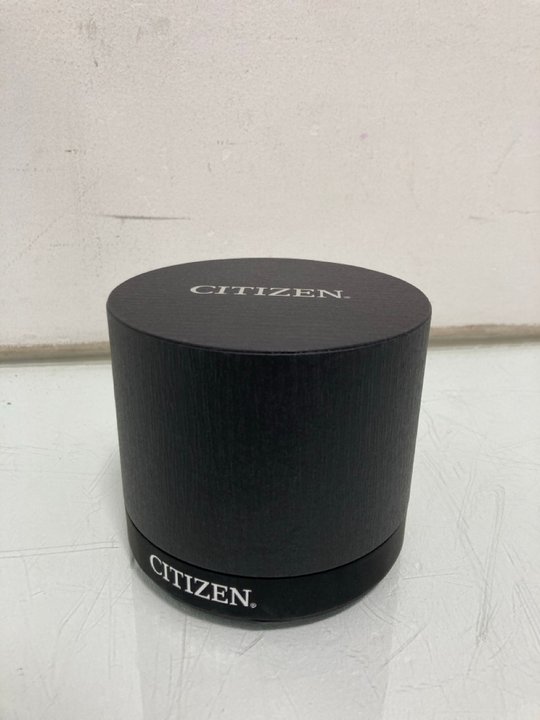 Lot 490  
            Marchington SR12 - Parcel Delivery Only 

                
CITIZEN MENS CHRONOGRAPH WATCH IN BRUSHED STEEL: LOCATION - I11