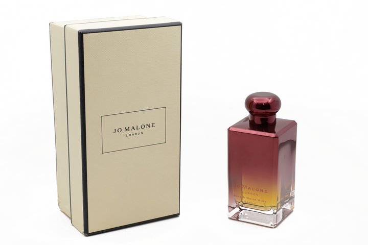 Lot 4  
            Marchington SR12 - Parcel Delivery Only 

                
JO MALONE LONDON ROSE AND WHITE MUSK ABSOLU - ORIGINAL RRP: £244.00: LOCATION - B...
