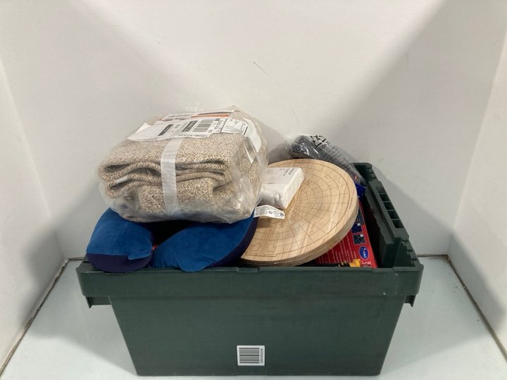 Lot 516  
            Marchington SR12 - Parcel Delivery Only 

                
QTY OF ASSORTED ITEMS TO INCLUDE THERMOS LIGHT AND COMPACT VACUUM INSULATED FLASK...