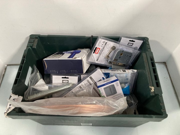 Lot 521  
            Marchington SR12 - Parcel Delivery Only 

                
QTY OF ASSORTED ITEMS TO INCLUDE UNION 3 LEVER MORTICE LOCK: LOCATION - I10