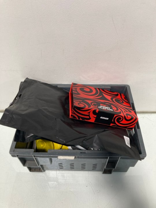 Lot 522  
            Marchington SR12 - Parcel Delivery Only 

                
QTY OF ASSORTED ITEMS TO INCLUDE JONNY CLAYTON RED DRAGON DARTS SET: LOCATION - I9