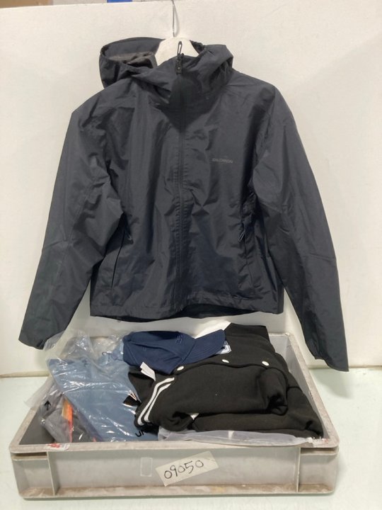 Lot 523  
            Marchington SR12 - Parcel Delivery Only 

                
QTY OF ASSORTED CLOTHING ITEMS TO INCLUDE SOLOMON JACKET IN BLACK - SIZE: SMALL: ...